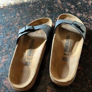 Woman’s black Birkenstock’s size  38  (7 1/2) great condition. Leather strap.
